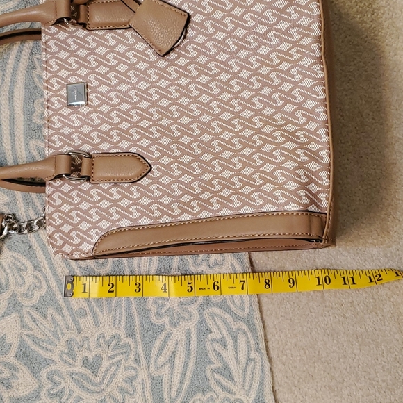 Nine West taupe and cream cross body satchel bag carried once - Picture 9 of 12